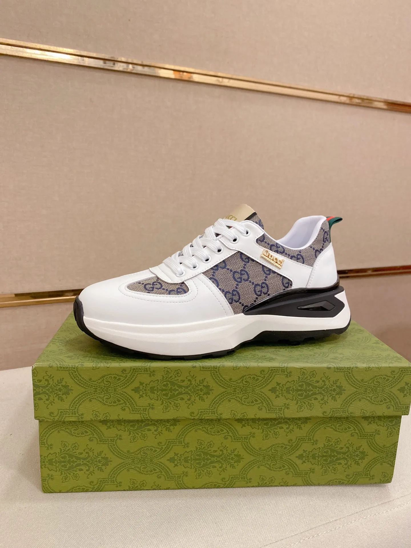 Factory price 462💰New GUCCI (Gucci) counters are launched simultaneously, new men's shoes, 😘fabrics are selected imported cowhide, lining: sheepskin lining. 👍🏿 High-end ☄️ air-cushion molded anti-slip rubber outsole, exquisite lines, simple and elegant, comfortable and high-end for leisure travel. Code number: 38 to 44 (45 can be customized and cannot be returned or exchanged)